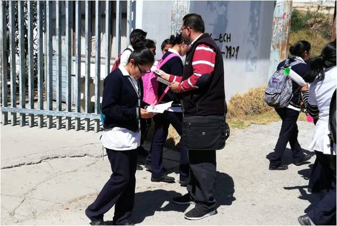 Entrega de material informativo en la región de San Cristóbal de Las Casas